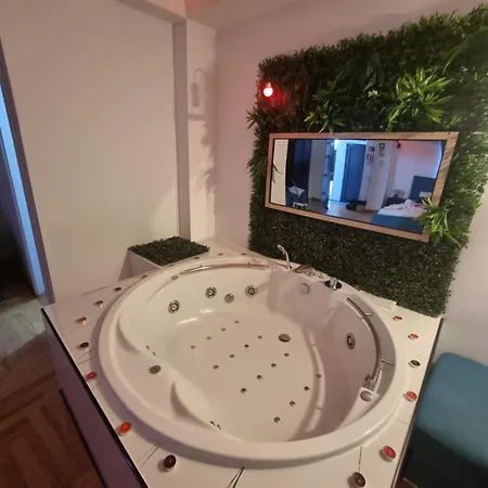 Ris Premium Lux Jacuzzi * בוקרשט