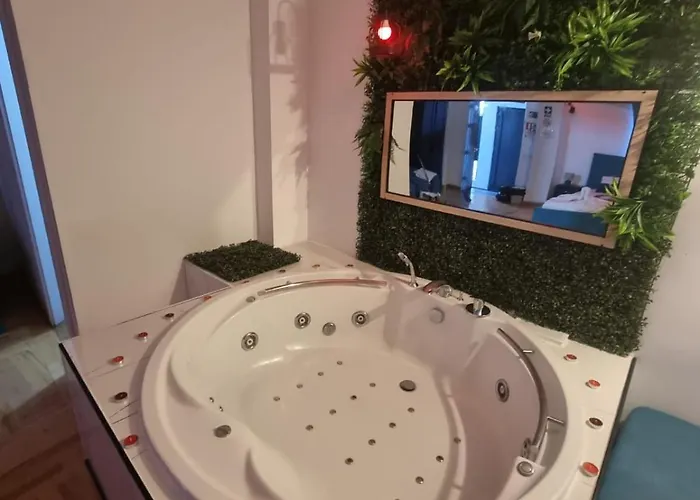 Ris Premium Lux Jacuzzi * 布加勒斯特